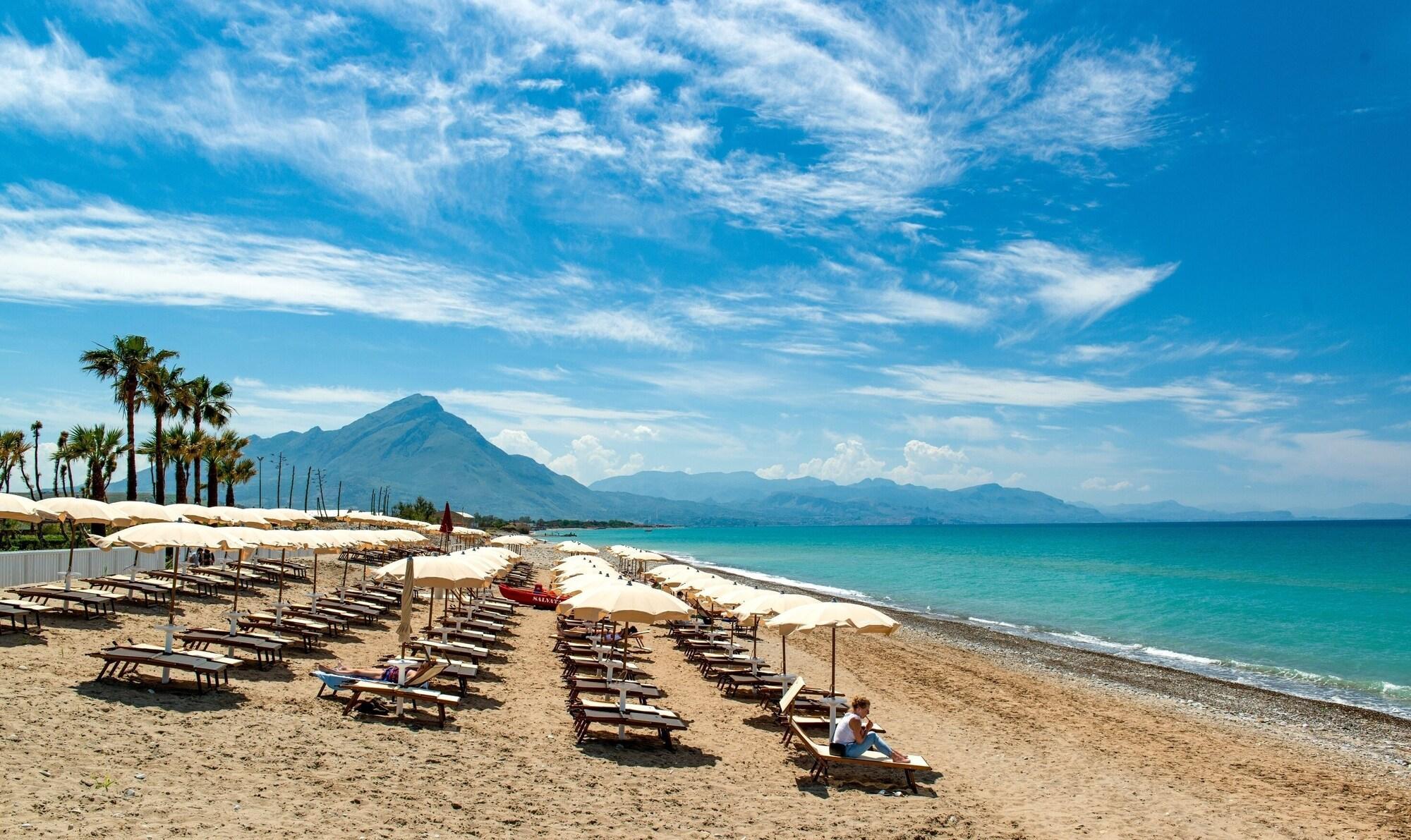 Mangia'S Himera Resort Campofelice Di Roccella Eksteriør billede